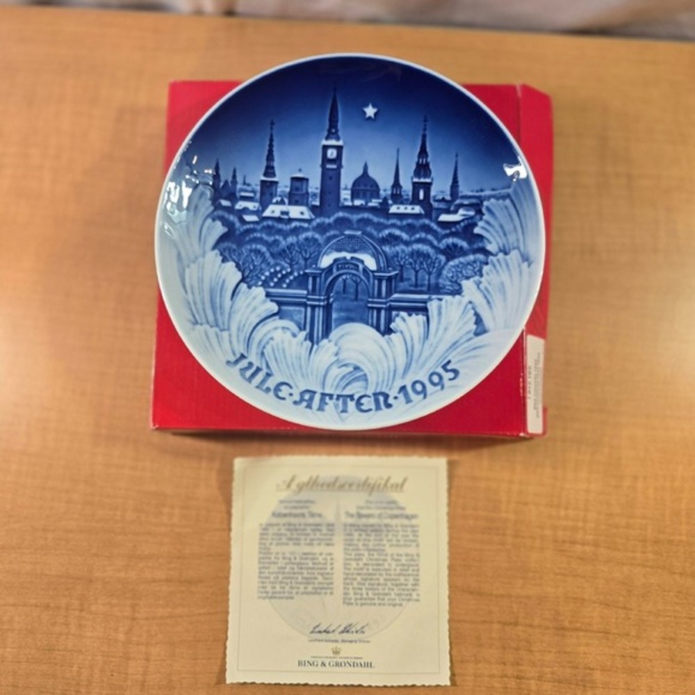 Jule After 1995 The Towers of Copenhagen BOX & COA Bing & Grondahl Collectible